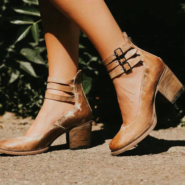 Neda - Modische Pumps mit Knöchelriemen